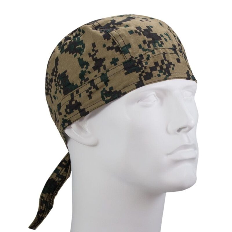 A camouflage-patterned headband is displayed on a white mannequin head with a neutral expression facing forward in a plain background setting. The headband features earthy tones of green and brown.
